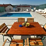 Antonia Trogir